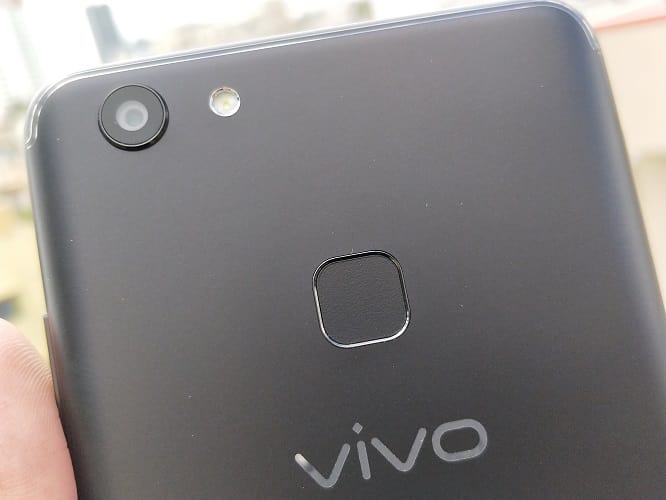 Review Vivo V7 Plus - A Less-bezels Phone With 24 MP Selfie Camera-techinfoBiT-India-Buy-Price-Release-Date