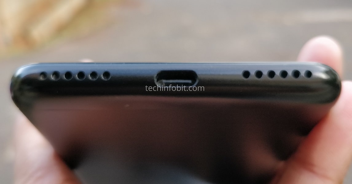 Moto-One-The-First-Ever-Motorola-Phone-With-Display-Notch-Real-Photos-Of-Moto-One-Leaked-techinfoBiT-5.jpg