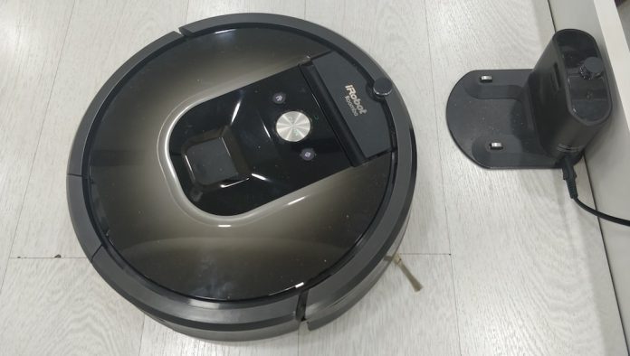 New iRobot Roomba i7+ Robot Learns a Home’s Floor Plan and Empties Itself-Roomba 980-Vacuum Cleaner Robot-techinfoBiT-00004
